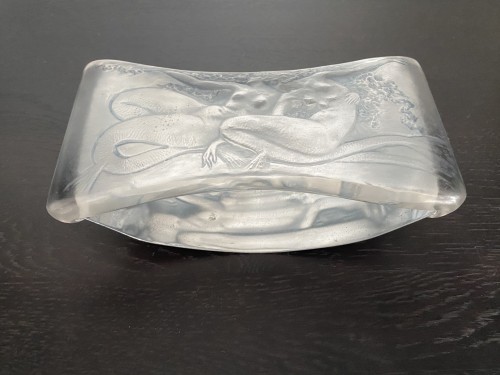 XXe siècle - 1920 René Lalique - Buvard Deux Sirènes Enlacées Assis Patiné Bleu