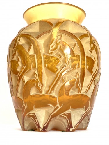 XXe siècle - 1931 René Lalique - Vase "Chamois" 