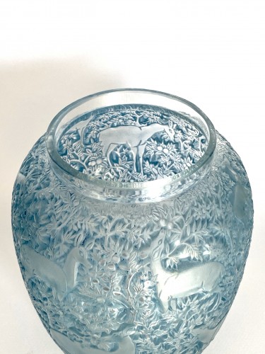 Verrerie, Cristallerie  - 1931 René Lalique - Vase Biches Verre Blanc Patiné Bleu