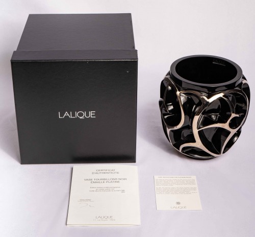 20th century - Lalique France - Tourbillon Vase enamel Black Crystal