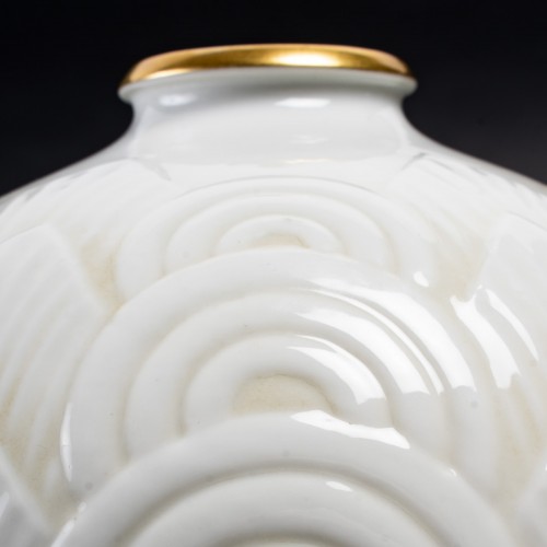 XXe siècle - 1934 Manufacture de Sèvres - Vase Boule en porcelaine émaillée