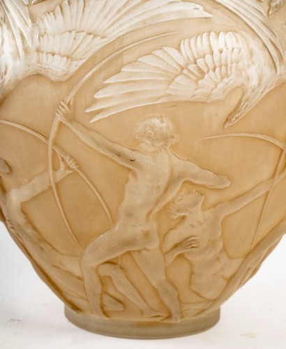 20th century - 1921 René Lalique - Vase Archers