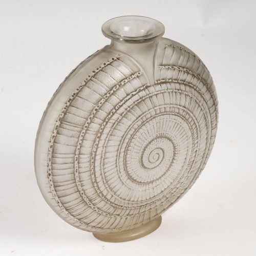 1920 René Lalique - Vase "Escargot" - Verrerie, Cristallerie Style Art Déco