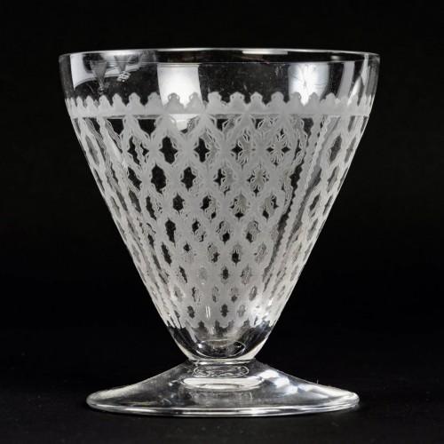 Verrerie, Cristallerie  - 1920 Baccarat - Service "Alhambra" en cristal blanc gravé 57 Pièces