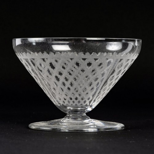 20th century - 1920 Baccarat Set Engraved Crystal Alhambra Glasses 56 Glasses