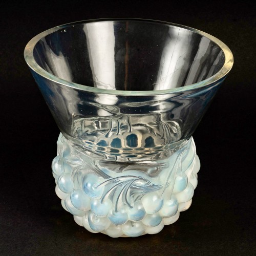XXe siècle - 1930 René Lalique - Vase Cerises