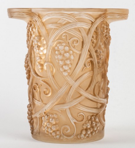 20th century - 1922 René Lalique Ice Bucket Vase Sainte Odile