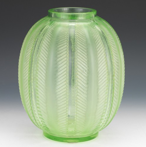 Glass & Crystal  - 1932 René Lalique - Vase Biskra