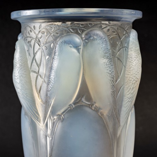 Glass & Crystal  - 1924 Rene Lalique - Vase Ceylan