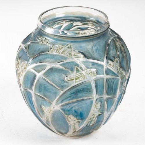 1912 René Lalique -  Vase Sauterelles - Verrerie, Cristallerie Style Art nouveau