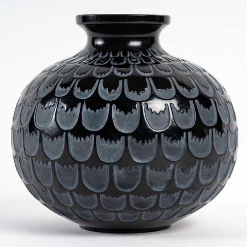 Glass & Crystal  - 1930 René Lalique - Vase Grenade