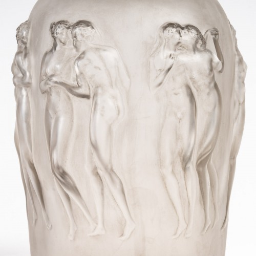 XXe siècle - 1920 René Lalique - Vase Douze figurine avec bouchon