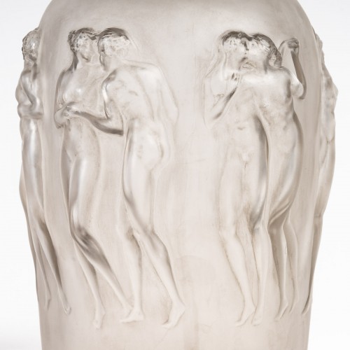 XXe siècle - 1920 René Lalique - Vase Douze figurine avec bouchon