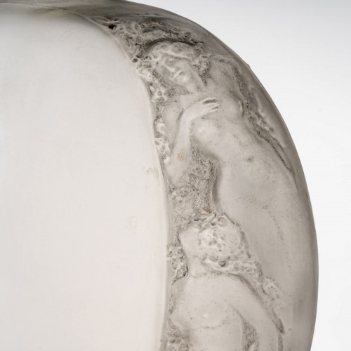 Verrerie, Cristallerie  - 1920 René Lalique - Vase Méplat Sirènes avec bouchon figurine 