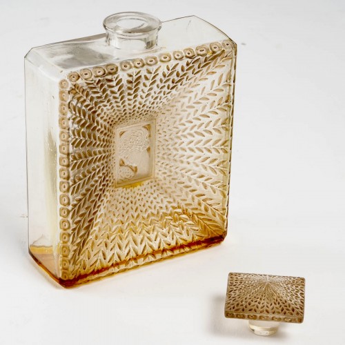 Glass & Crystal  - 1925 René Lalique - Perfume Bottle La Belle Saison