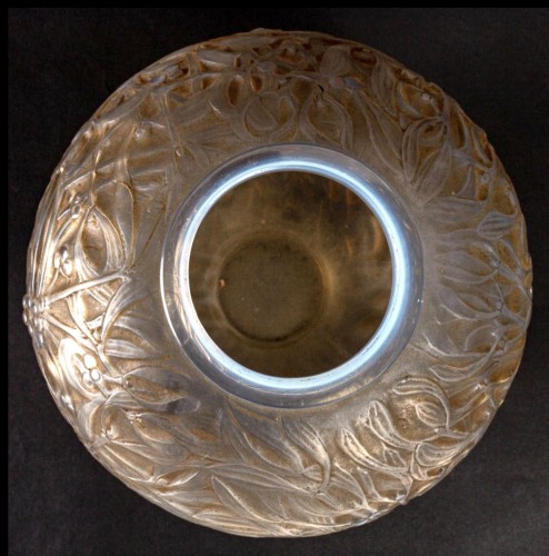 20th century - 1920 René Lalique Vase Gui