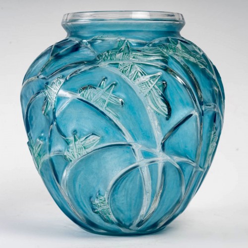 20th century - 1912 René Lalique Vase Sauterelles