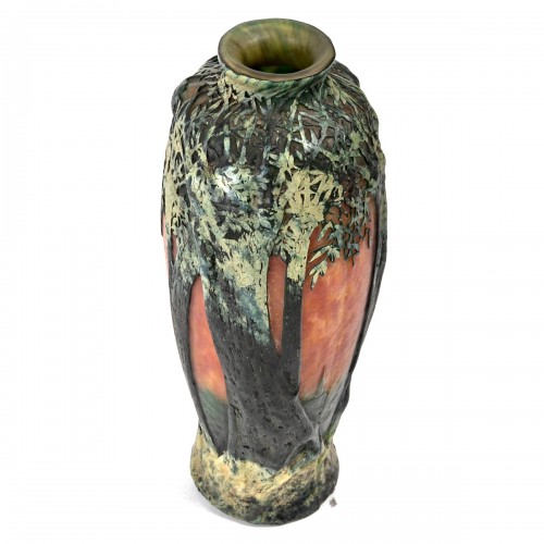 Verrerie, Cristallerie  - 1900 Daum Nancy - Vase à décor d’arbres et village