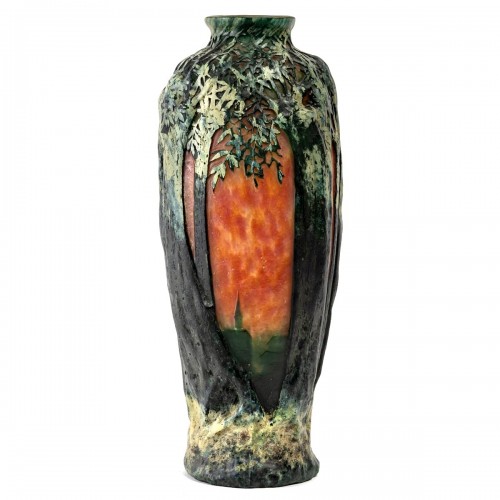 Antiquités - 1900 Daum Nancy - Vase à décor d’arbres et village