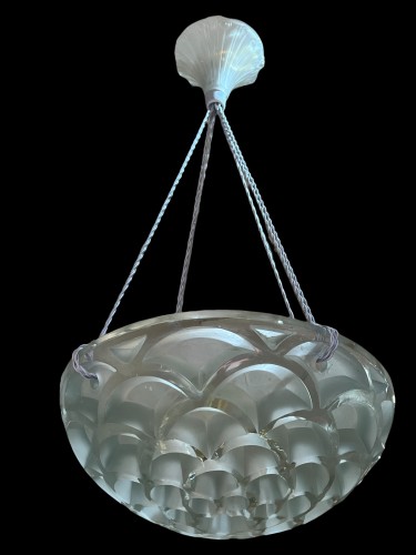 20th century - 1926 René Lalique - Pair Of Ceiling Fixtures Light Chandeliers Rinceaux Fro