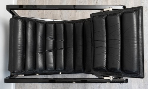 Eileen Gray - Ecart International - Transat Armchair Black Leather  - 