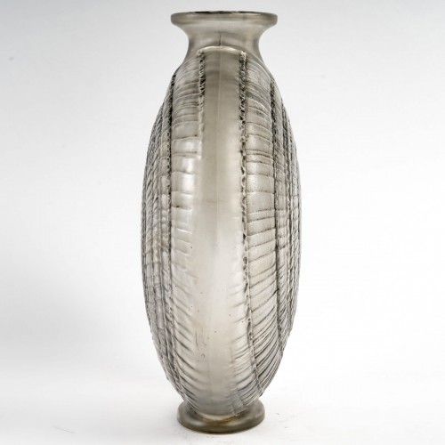 Glass & Crystal  - 1920 René Lalique - Vase Escargot