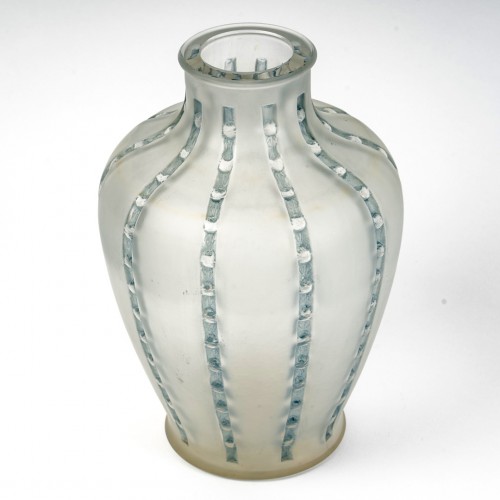 Glass & Crystal  - 1919 René Lalique - Vase Bandes de Roses