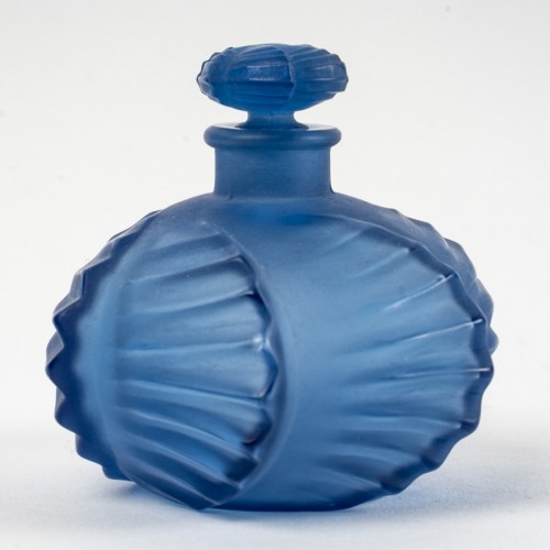 20th century - 1927 René Lalique - Perfume Bottle Camille