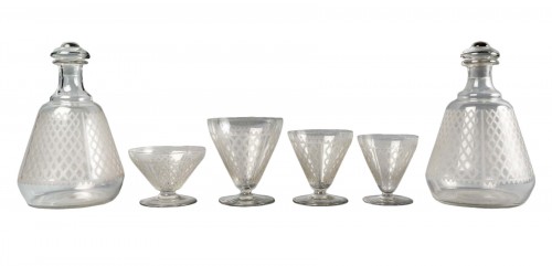 Baccarat - Service Alhambra en cristal gravé - 42 pièces ( 40 verres - 2 carafes)