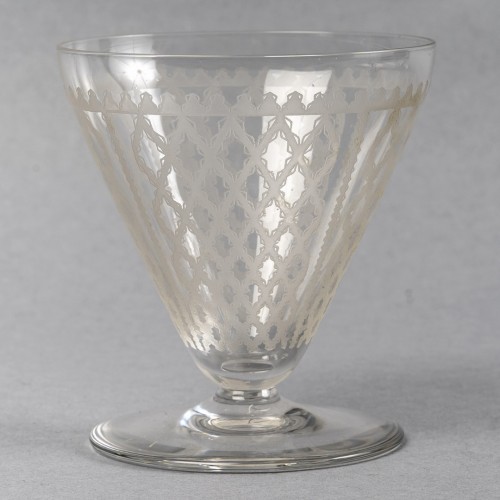 20th century - Baccarat - Set Of Alhambra Engraved Clear Crystal Glasses - 42 Pieces