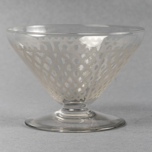 Baccarat - Service Alhambra en cristal gravé - 42 pièces ( 40 verres - 2 carafes) - Art Déco