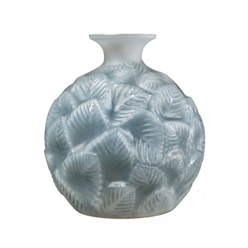 1926 René Lalique - Vase Ormeaux