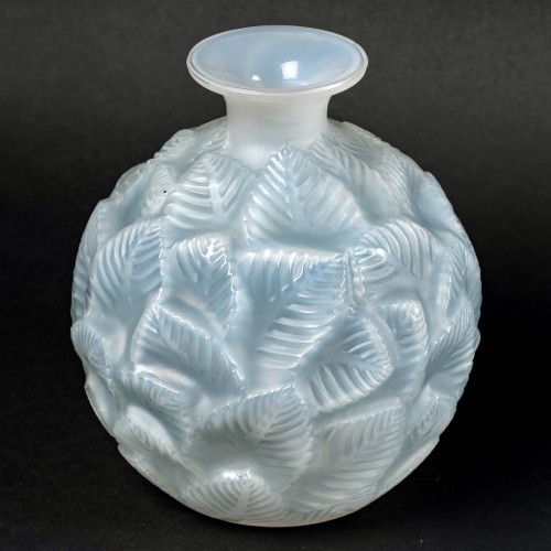 Glass & Crystal  - 1926 René Lalique - Vase Ormeaux