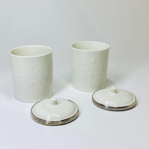 Paire de pots à pommade - Saint-Cloud XVIIIe siècle - Céramiques, Porcelaines Style Régence