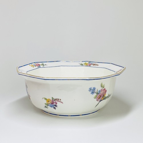 Céramiques, Porcelaines  - Saladier à mortier à décor de bouquets de fleurs - Porcelaine de Sèvres XVIIIe siècle