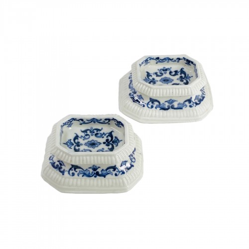 Pair of salt cellars - Soft past Saint-Cloud porcelain 18th century