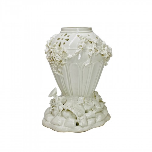 Vase pot-pourri émaillé blanc - Porcelaine tendre de Saint-Cloud XVIIIe siècle