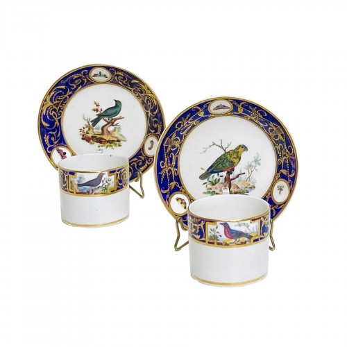 Deux tasses du service du duc d'Orléans porcelaine tendre de Tournai - XVIIIe siècle