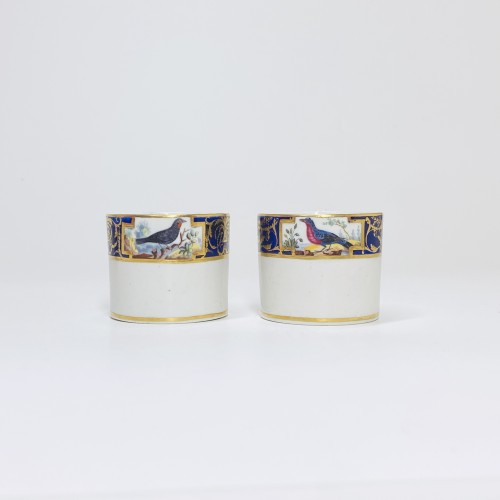 XVIIIe siècle - Deux tasses du service du duc d'Orléans porcelaine tendre de Tournai - XVIIIe siècle