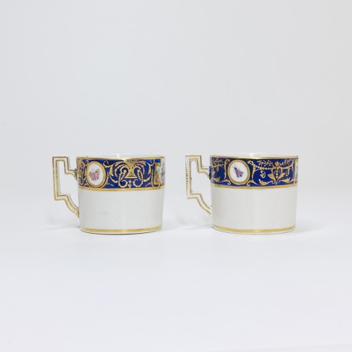 Deux tasses du service du duc d'Orléans porcelaine tendre de Tournai - XVIIIe siècle - Louis XVI