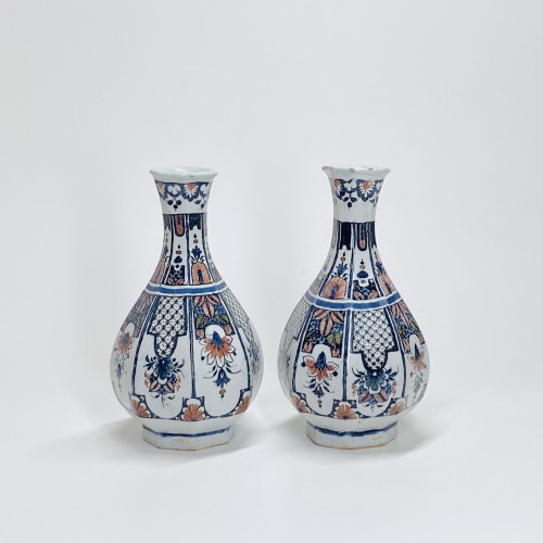 Pair of Rouen earthenware bottle vases - Early eighteenth century - Porcelain & Faience Style French Regence