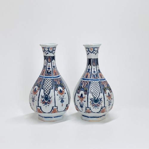 Pair of Rouen earthenware bottle vases - Early eighteenth century - 