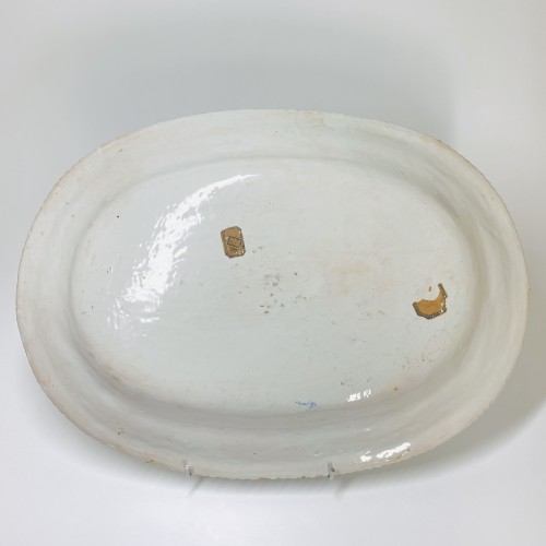 Porcelain & Faience  - Large oval earthenware dish from Montpellier - Eighteenth century