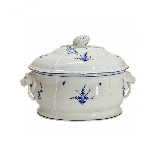 Arras soft porcelain tureen - Eighteenth century