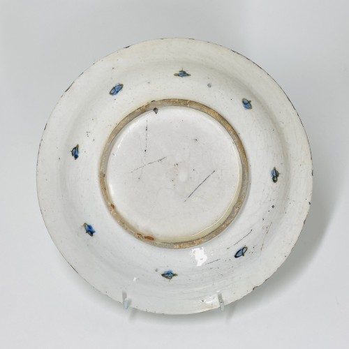 Plat en céramique d'Iznik à la palme saz vers 1700 - Céramiques, Porcelaines Style Renaissance