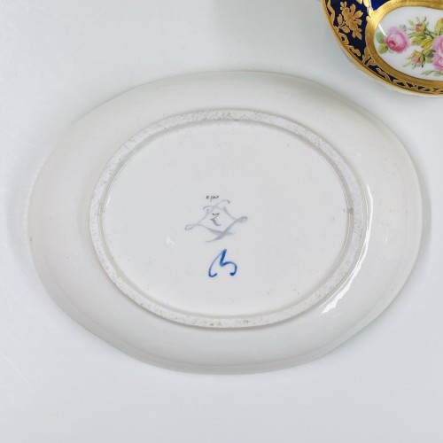 Sèvres soft porcelain ecuelle - Eighteenth century - Louis XVI