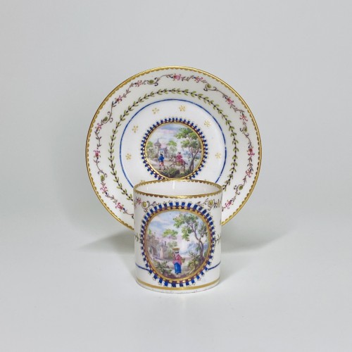 Tasse en porcelaine tendre de Sèvres - XVIIIe siècle - Céramiques, Porcelaines Style Louis XVI
