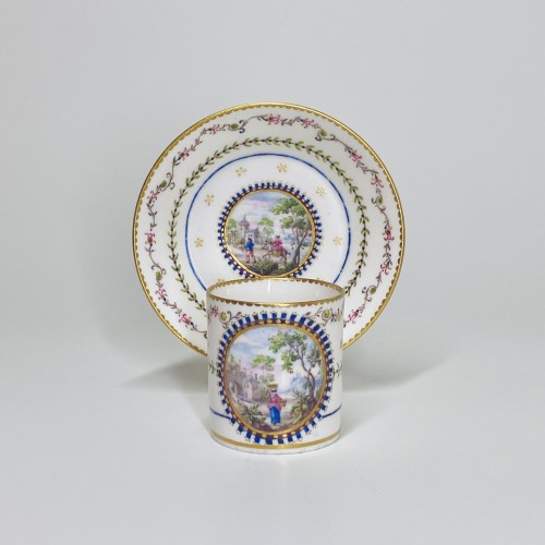 Tasse en porcelaine tendre de Sèvres - XVIIIe siècle - Porcelain & Faience Style Louis XVI