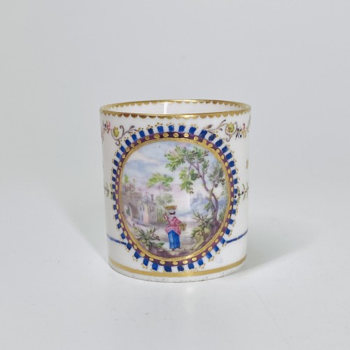 Tasse en porcelaine tendre de Sèvres - XVIIIe siècle - Louis XVI