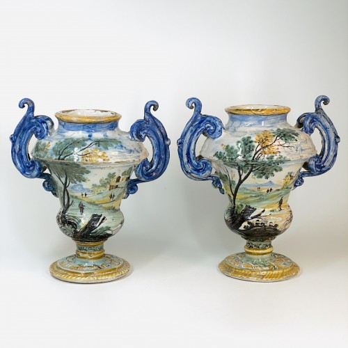 Porcelain & Faience  - Pair of Naples or Terchi majolica vases - Early eighteenth century